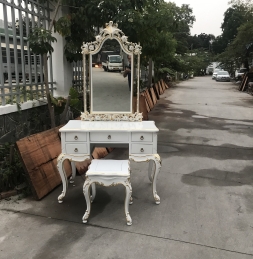 BÀN TRANG ĐIỂM GỖ LINH NGA